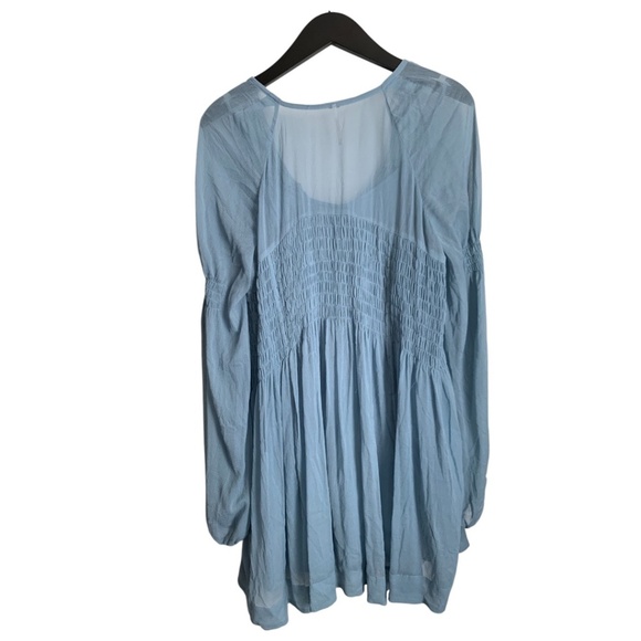 Free People Women's Shirt Size Small Light Blue Smocked with Match Under Top - Picture 2 of 6